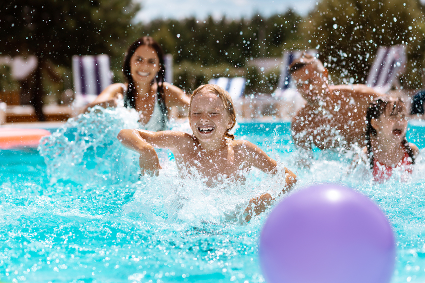 Es importante hibernar la piscina en invierno para mantenerla limpia para cuando llegue el verano